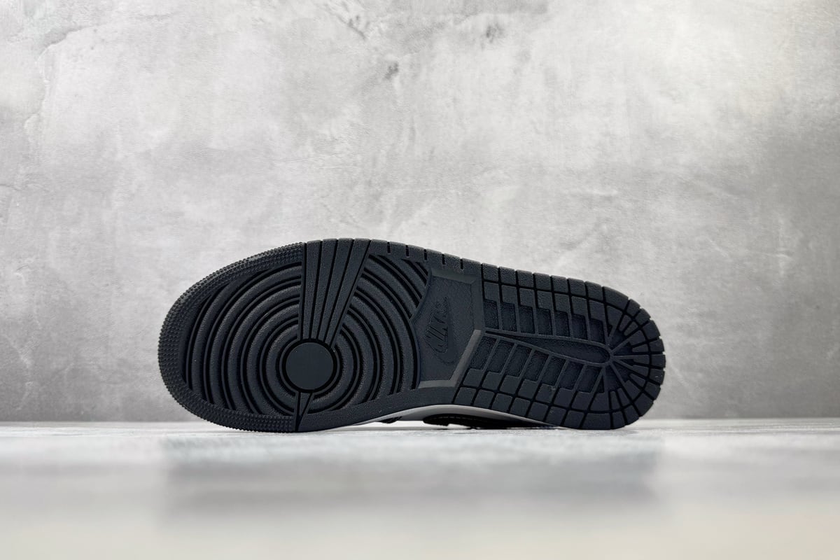 乔丹 Air Jordan 1 白红 鞋头实拍图