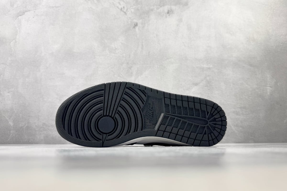 乔丹 Air Jordan 1 白红 鞋头实拍图