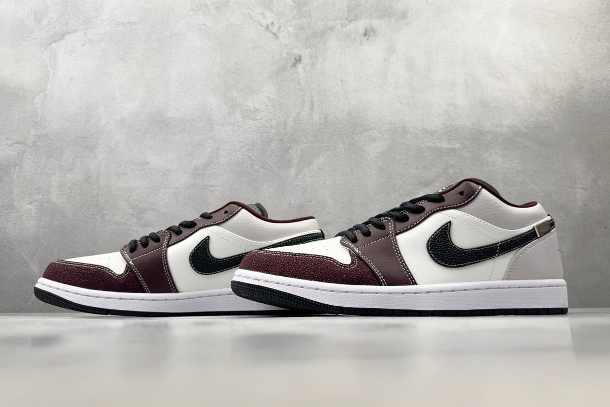 乔丹 Air Jordan 1 GCEL 顶峰白 鞋跟实拍图