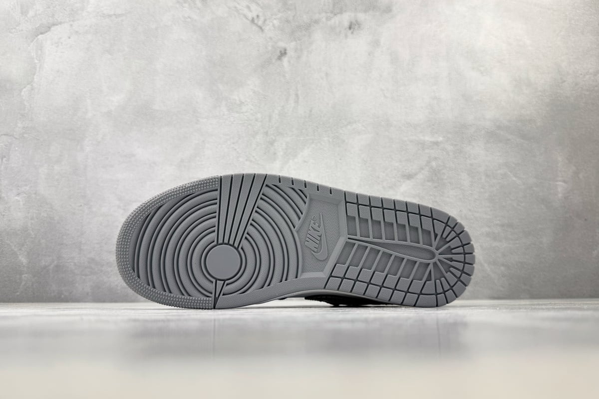 乔丹 Air Jordan 1 白蓝褐色 鞋头实拍图