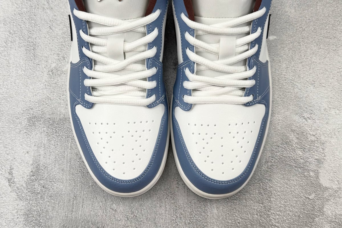 乔丹 Air Jordan 1 白蓝褐色 鞋标实拍图