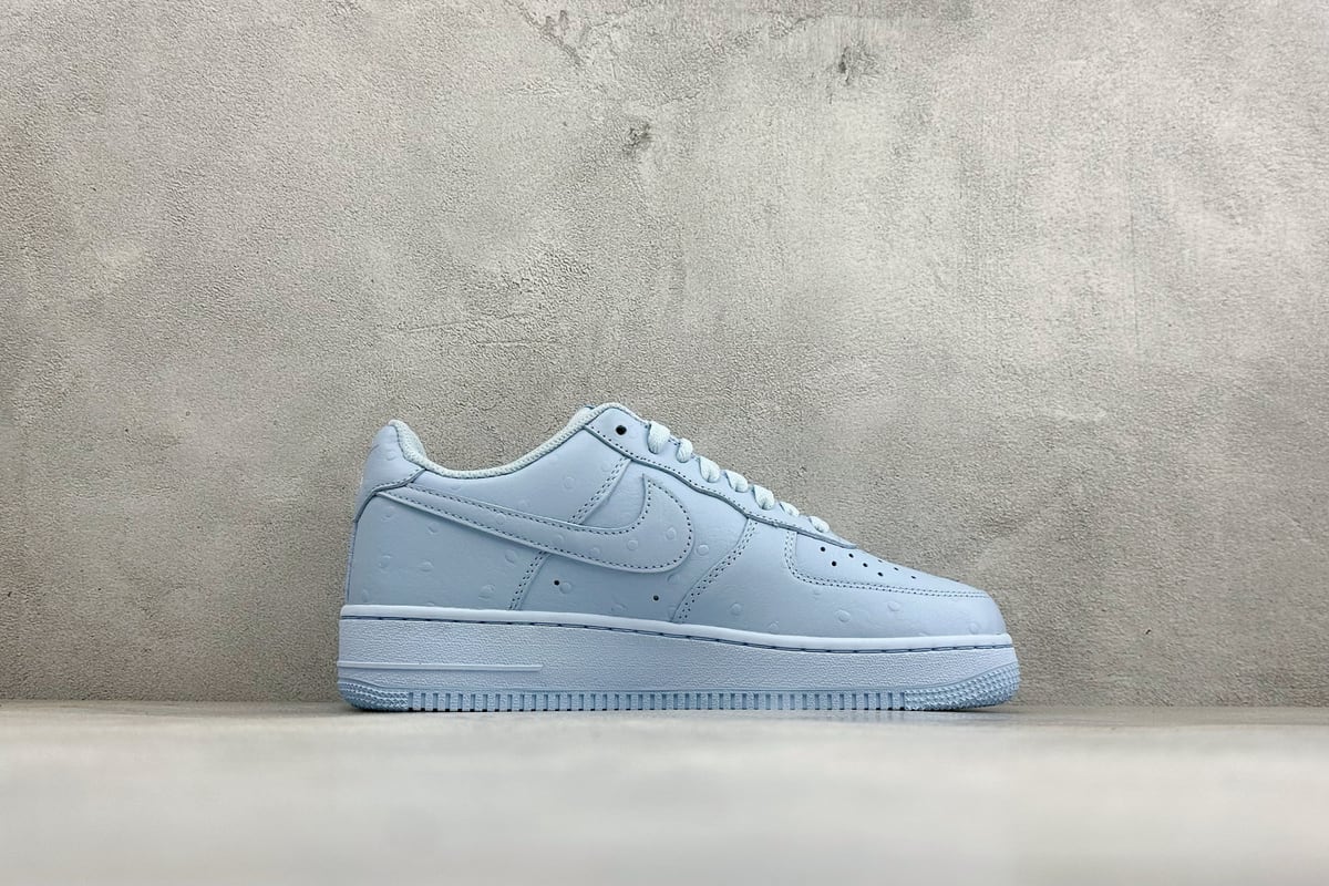 耐克 Nike x NK Air Force 1 Low 浅蓝 侧面实拍图