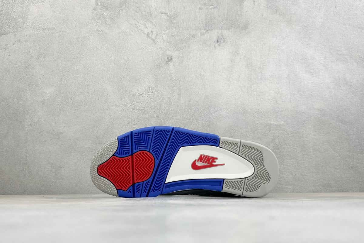 乔丹 Air Jordan 4 Retro 耐克迈克尔 白蓝黑 鞋头实拍图