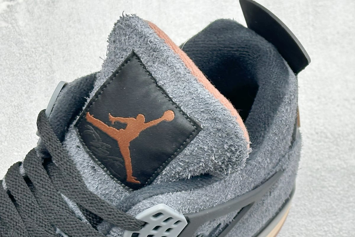 乔丹 Air Jordan 4 Retro 耐克迈克尔 灰黑 上脚实拍图