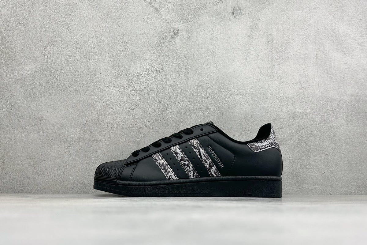 阿迪达斯 Adidas Originals Superstar 贝壳头板鞋 黑白 正面实拍图