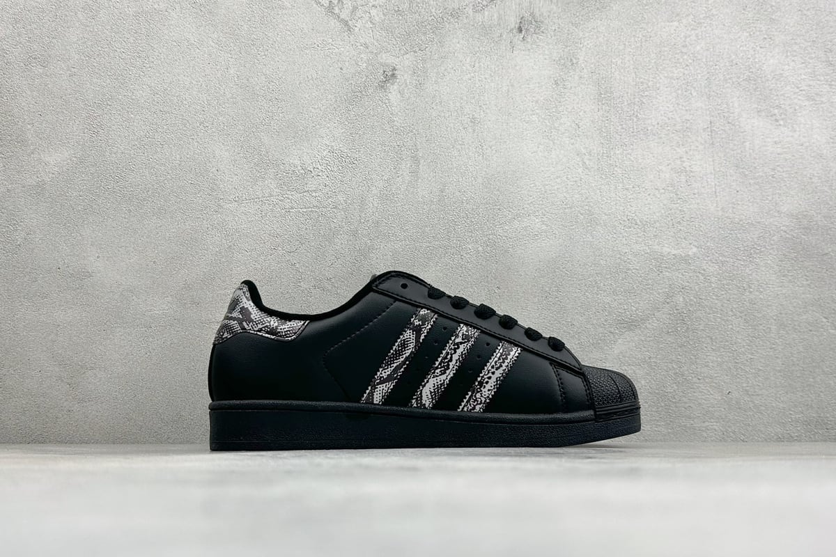 阿迪达斯 Adidas Originals Superstar 贝壳头板鞋 黑白 侧面实拍图