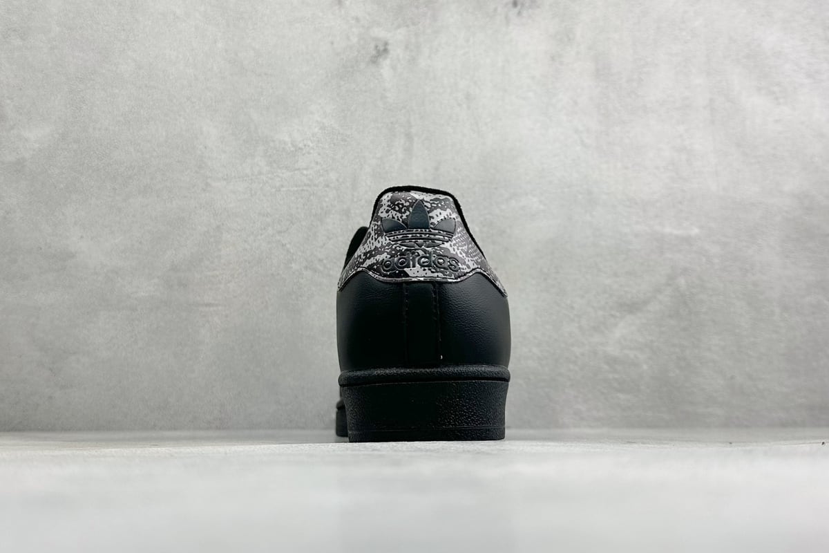 阿迪达斯 Adidas Originals Superstar 贝壳头板鞋 黑白 鞋底实拍图