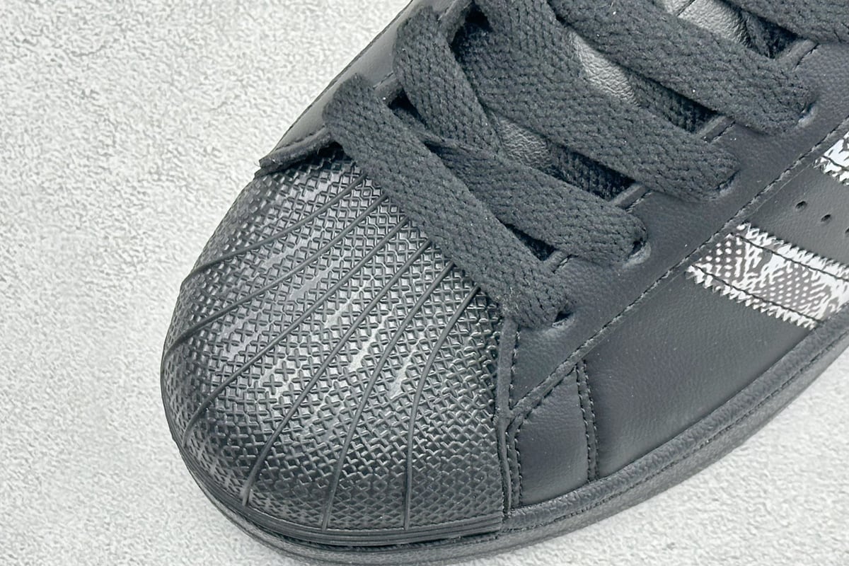 阿迪达斯 Adidas Originals Superstar 贝壳头板鞋 黑白 鞋标实拍图