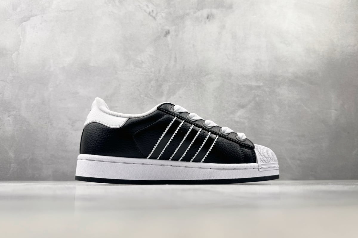 阿迪达斯 Adidas originals Superstar 黑白 侧面实拍图