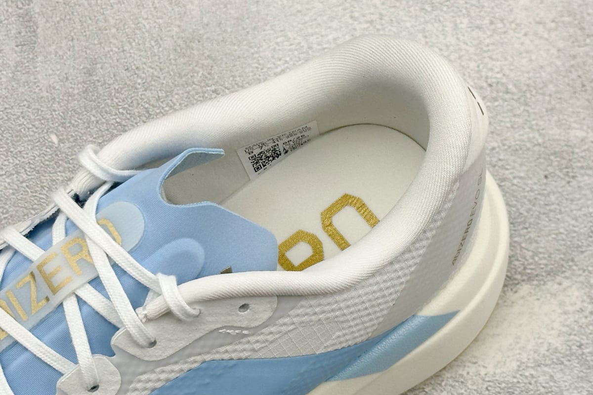 阿迪达斯 Adidas Adizero Evo SL 阿迪超轻透气缓震跑鞋 白蓝 上脚实拍图