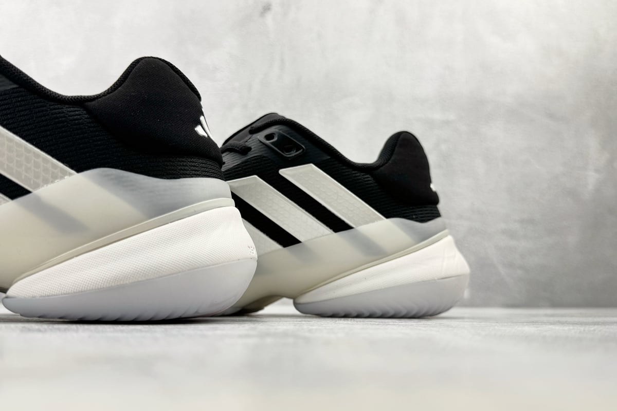 阿迪达斯 Adidas BARRICADE 14 黑白色 上脚实拍图