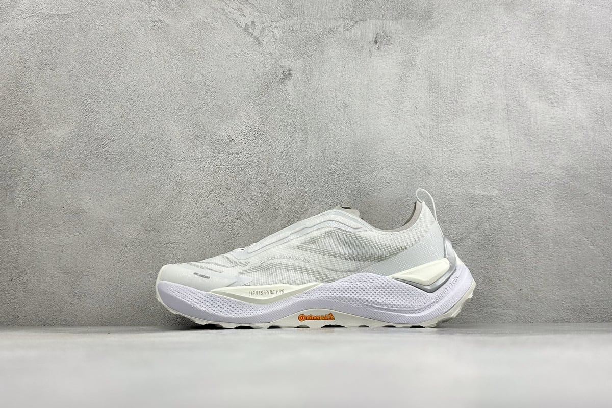 阿迪达斯 Adidas Holo Peak 防滑运动 舒适贴合 低帮越野跑鞋 白 正面实拍图