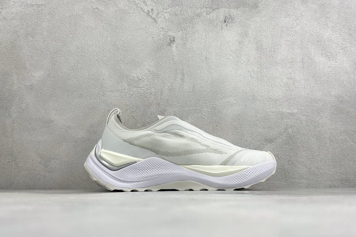 阿迪达斯 Adidas Holo Peak 防滑运动 舒适贴合 低帮越野跑鞋 白 侧面实拍图