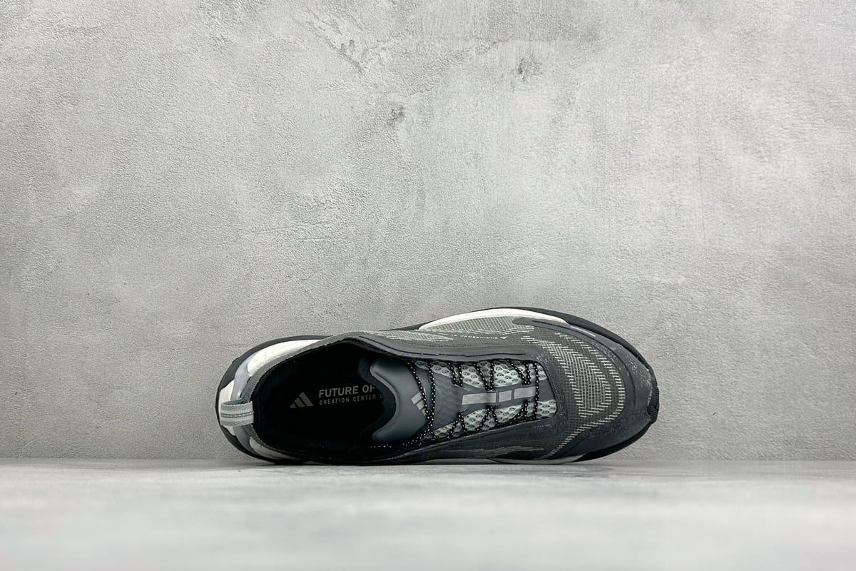 阿迪达斯 Adidas Holo Peak 防滑运动 舒适贴合 低帮越野跑鞋 黑白 背面实拍图