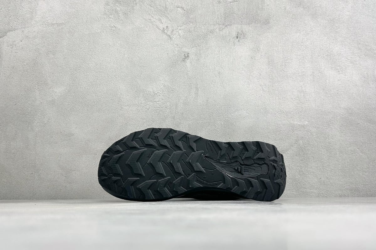 阿迪达斯 Adidas Holo Peak 防滑运动 舒适贴合 低帮越野跑鞋 黑白 鞋头实拍图