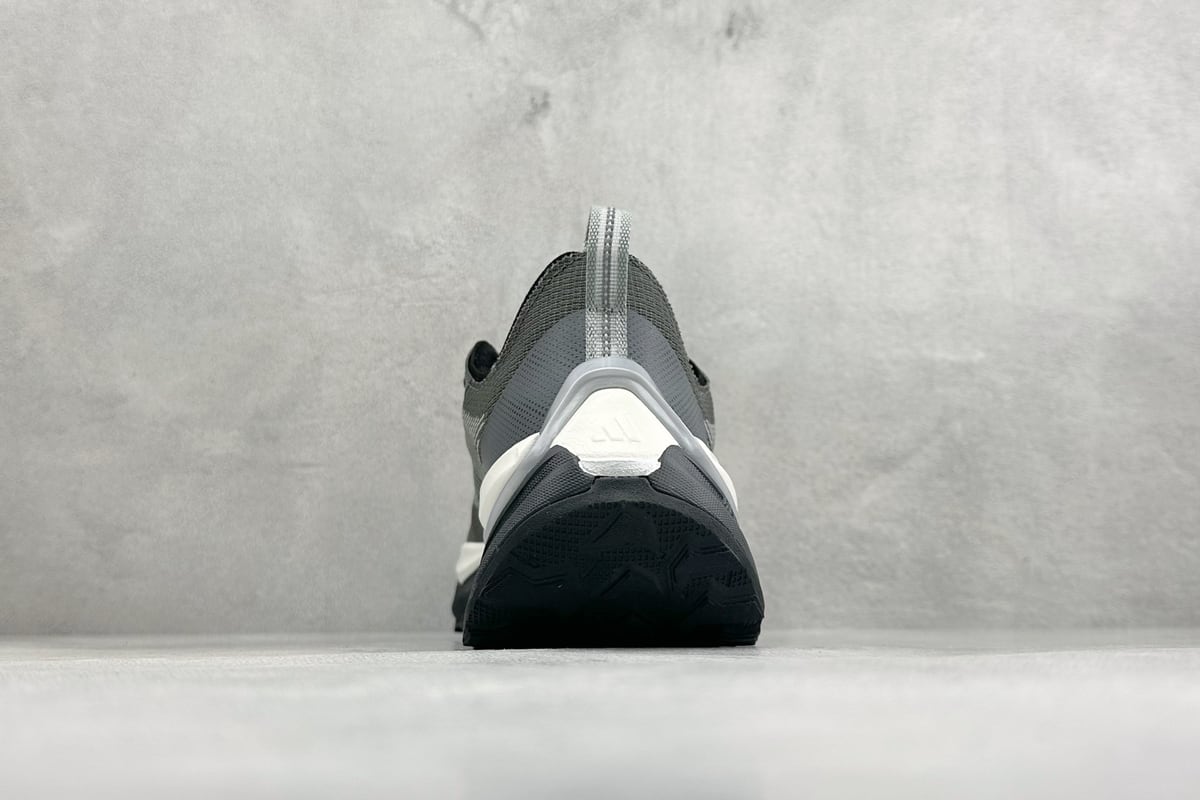 阿迪达斯 Adidas Holo Peak 防滑运动 舒适贴合 低帮越野跑鞋 黑白 鞋底实拍图