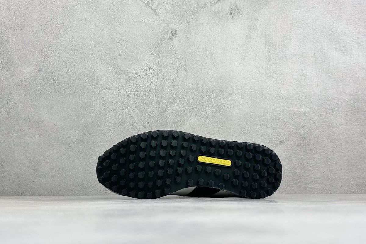 阿迪达斯 Adidas originals BW RUN 舒适贴合复古风德训跑步鞋 灰黑白 鞋头实拍图