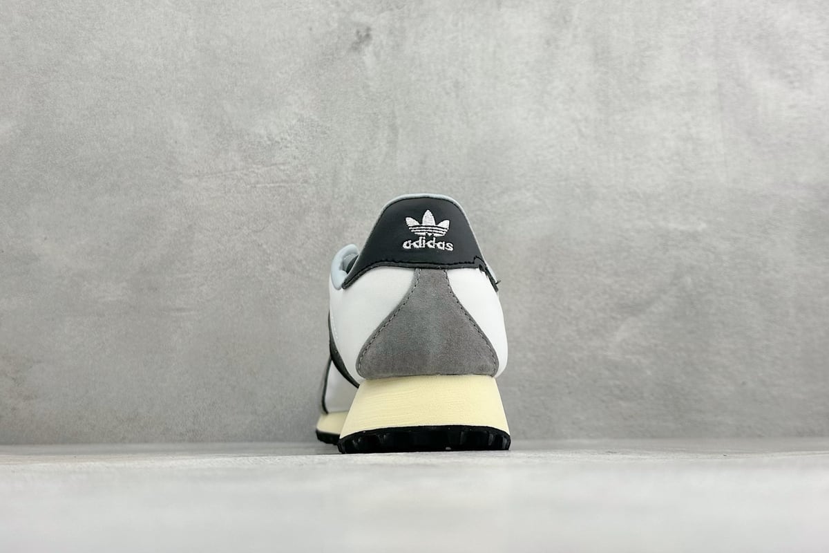 阿迪达斯 Adidas originals BW RUN 舒适贴合复古风德训跑步鞋 灰黑白 鞋底实拍图