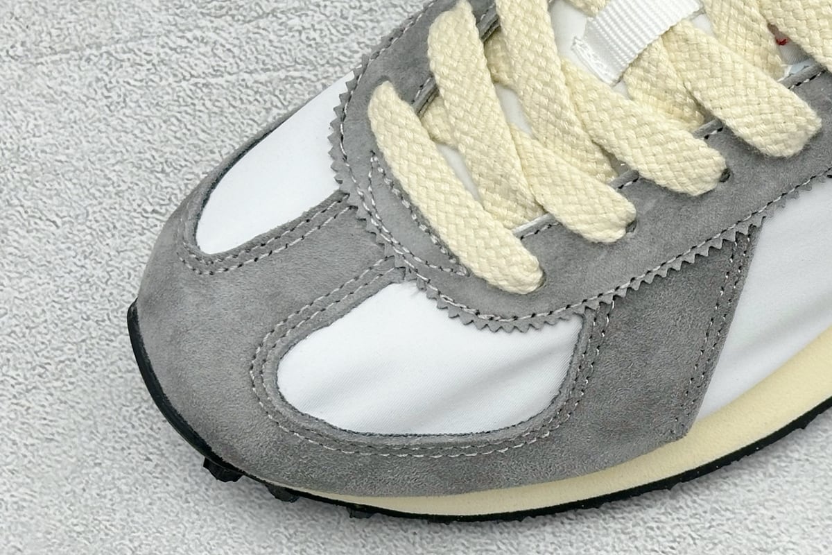 阿迪达斯 Adidas originals BW RUN 舒适贴合复古风德训跑步鞋 灰黑白 鞋标实拍图
