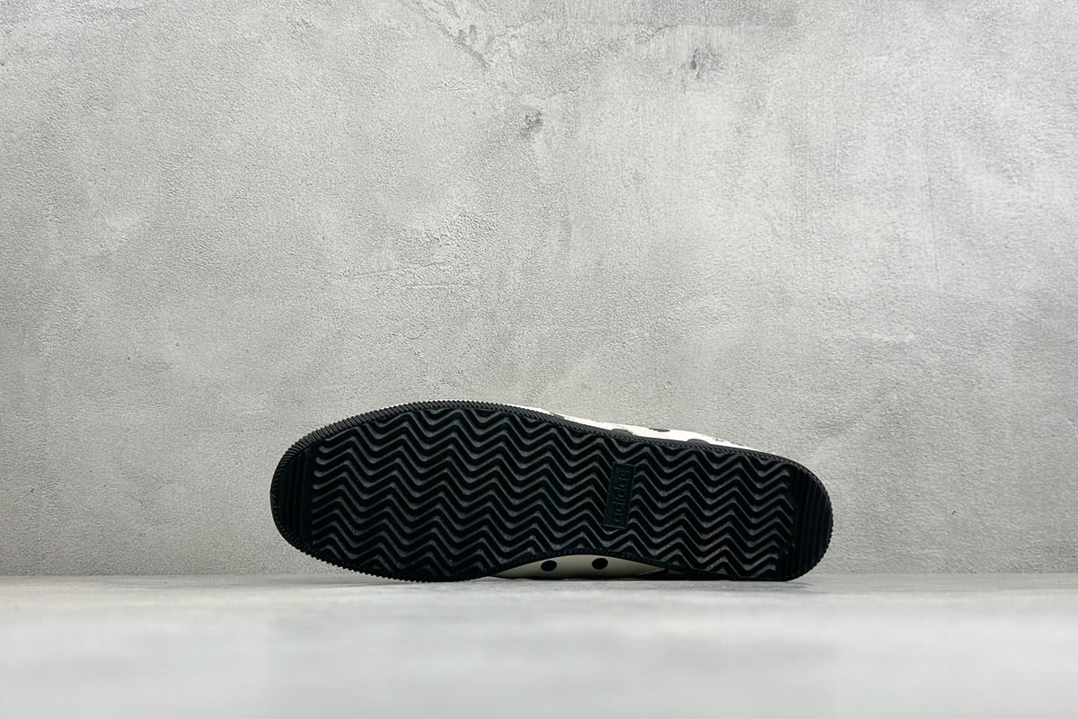 阿迪达斯 Adidas originals ANFU W 皮革织物 低帮生活休闲鞋 白 鞋头实拍图