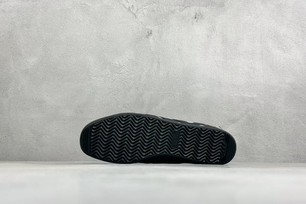 阿迪达斯 Adidas originals ANFU W 皮革织物 低帮生活休闲鞋 黑白 鞋头实拍图