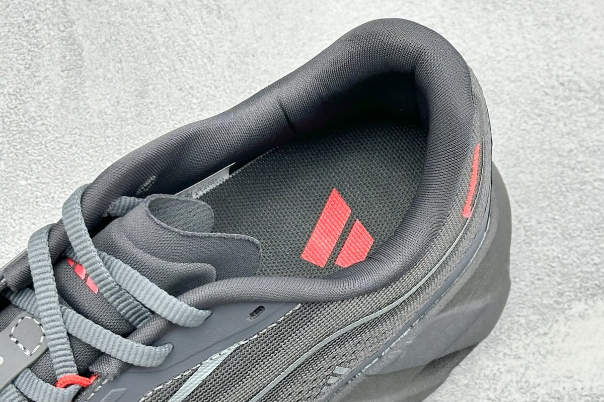 阿迪达斯 Adidas HyperBoost LITE 全新爆米白花透气缓震跑步鞋 上脚实拍图