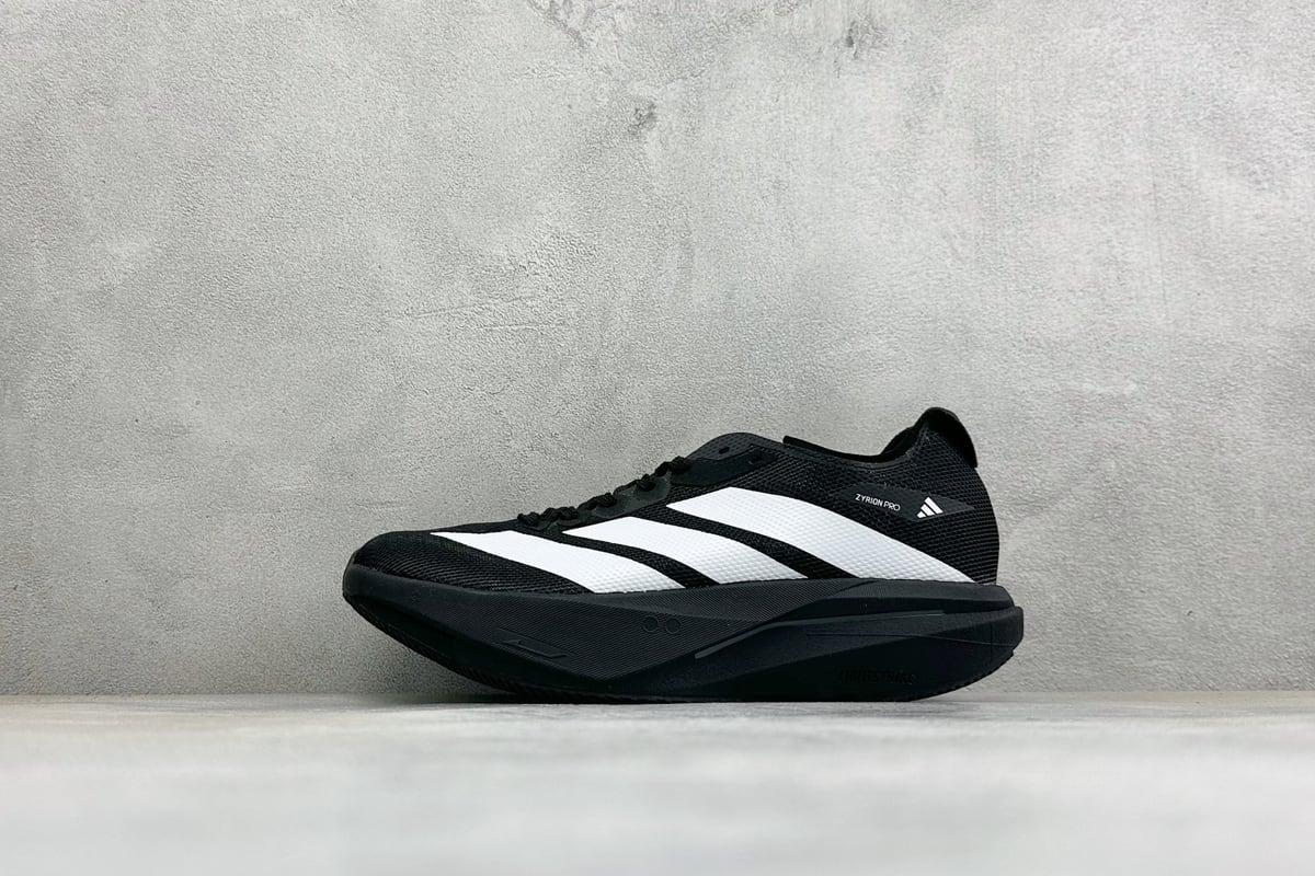 阿迪达斯 Adidas ZYRION PRO 舒适贴合防滑耐磨透气回弹跑步鞋 黑白 正面实拍图
