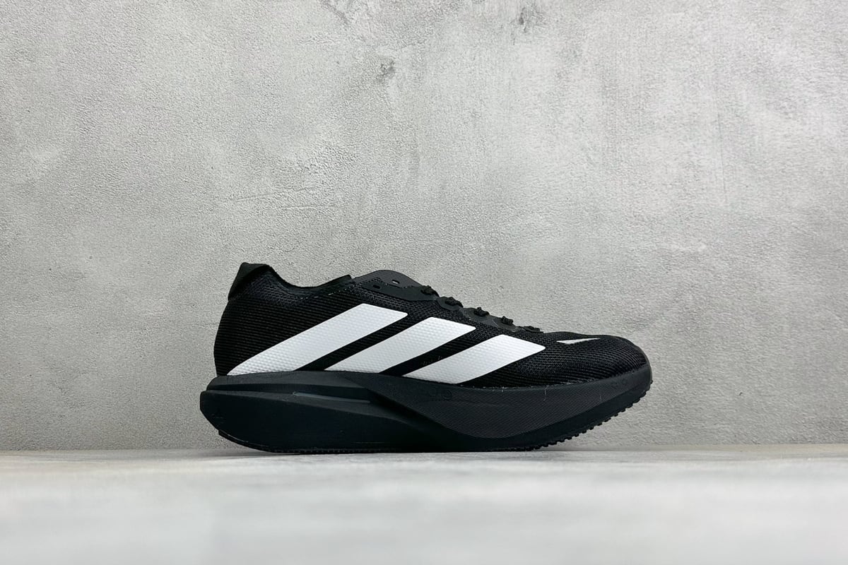 阿迪达斯 Adidas ZYRION PRO 舒适贴合防滑耐磨透气回弹跑步鞋 黑白 侧面实拍图