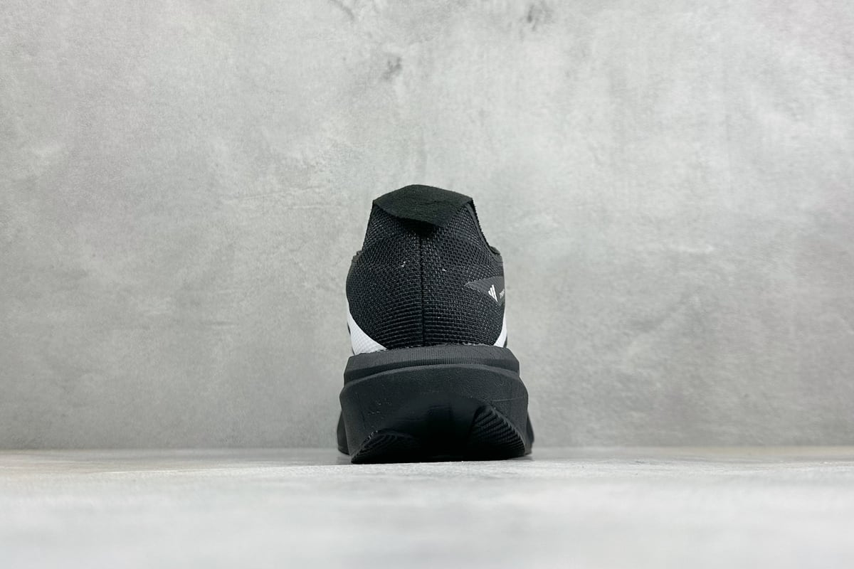 阿迪达斯 Adidas ZYRION PRO 舒适贴合防滑耐磨透气回弹跑步鞋 黑白 鞋底实拍图