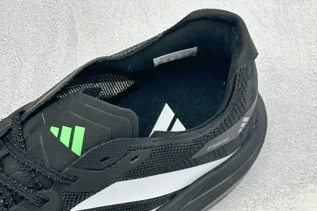 阿迪达斯 Adidas Zyrion Pro 阿迪透气缓震训练竞速跑步鞋 黑白 上脚实拍图