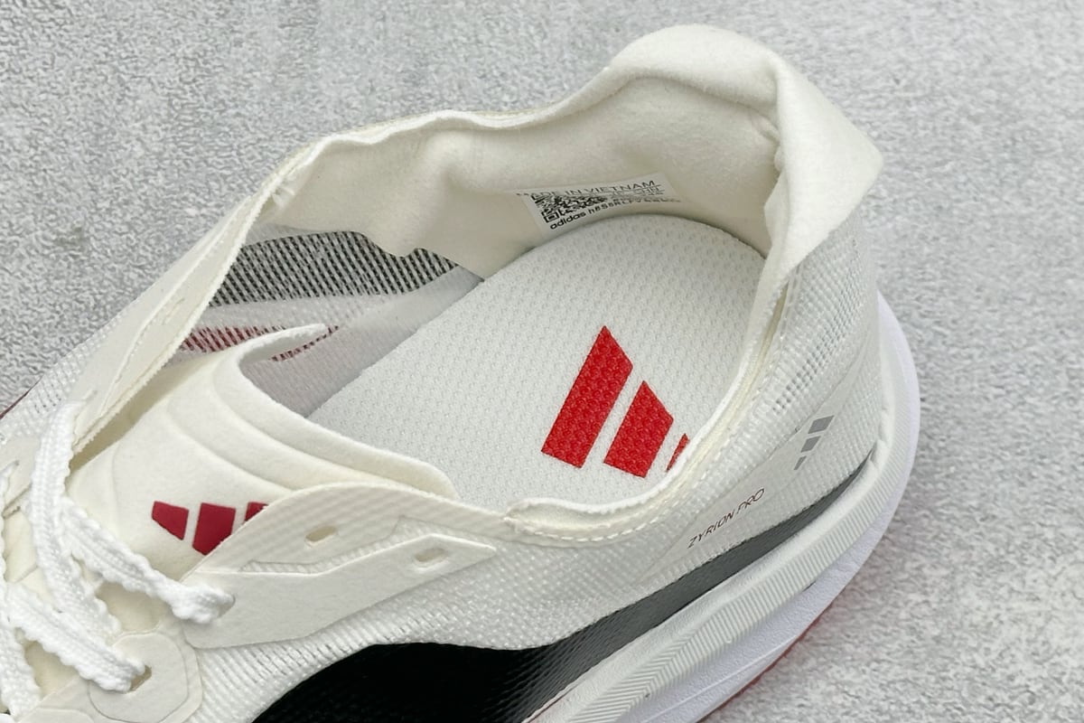 阿迪达斯 Adidas ZYRION PRO 舒适贴合防滑耐磨透气回弹跑步鞋 白红黄 上脚实拍图