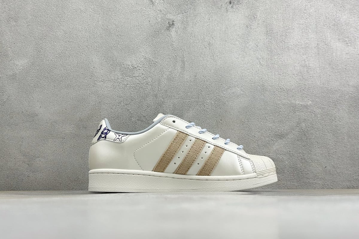 阿迪达斯 Adidas Originals Superstar 贝壳头板鞋 白蓝黑 侧面实拍图