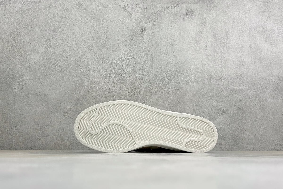 阿迪达斯 Adidas Originals Superstar 贝壳头板鞋 白蓝黑 鞋头实拍图