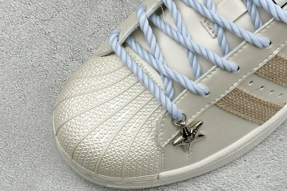 阿迪达斯 Adidas Originals Superstar 贝壳头板鞋 白蓝黑 鞋标实拍图