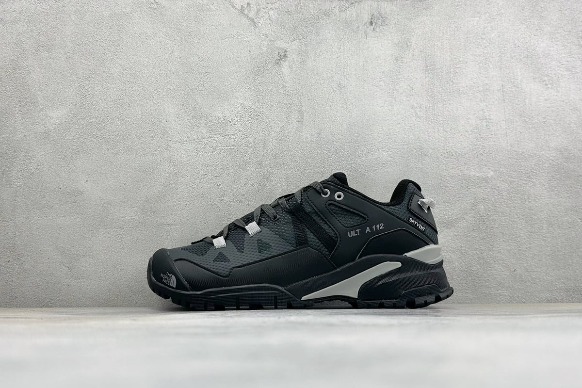 北面 The North Face The North MEN’S ULTRA 黑白蓝 正面实拍图