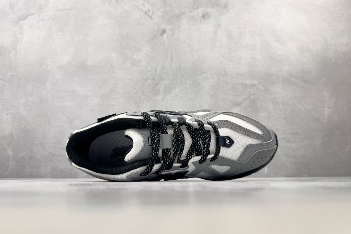 新百伦 New Balance 1906N 灰白 背面实拍图