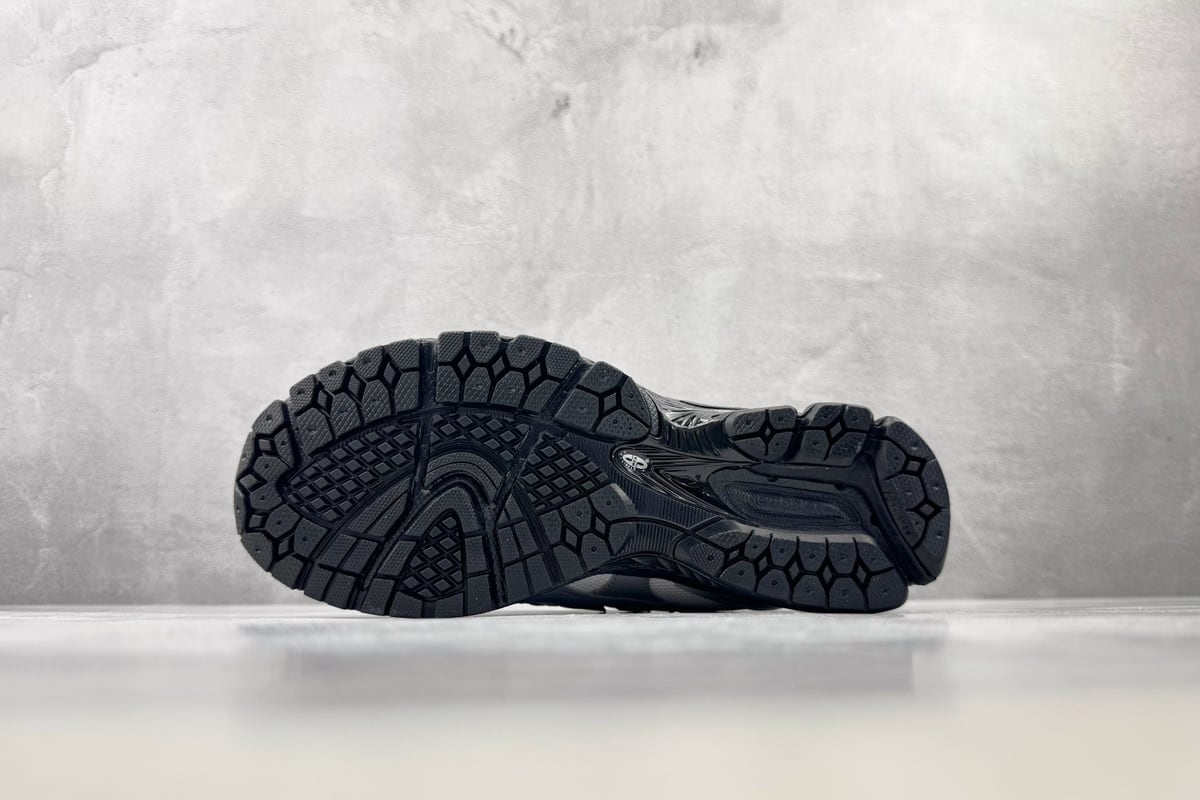新百伦 New Balance 1906N 灰白 鞋头实拍图