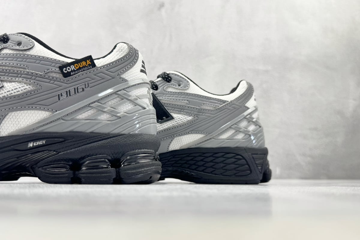 新百伦 New Balance 1906N 灰白 上脚实拍图