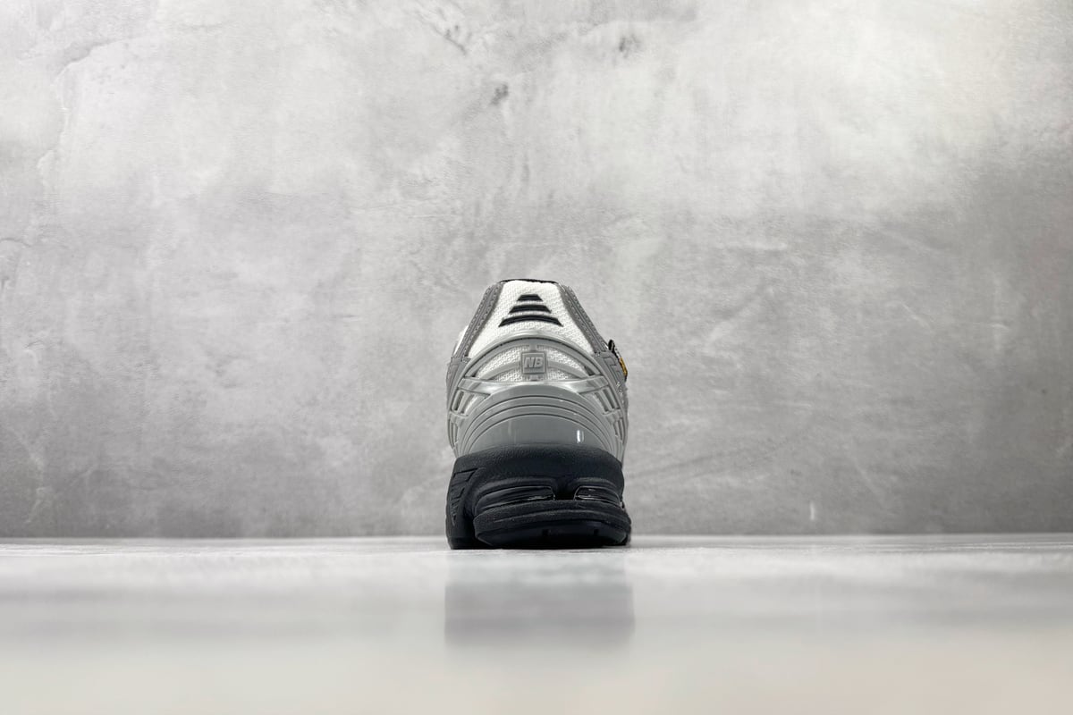 新百伦 New Balance 1906N 灰白 细节实拍图