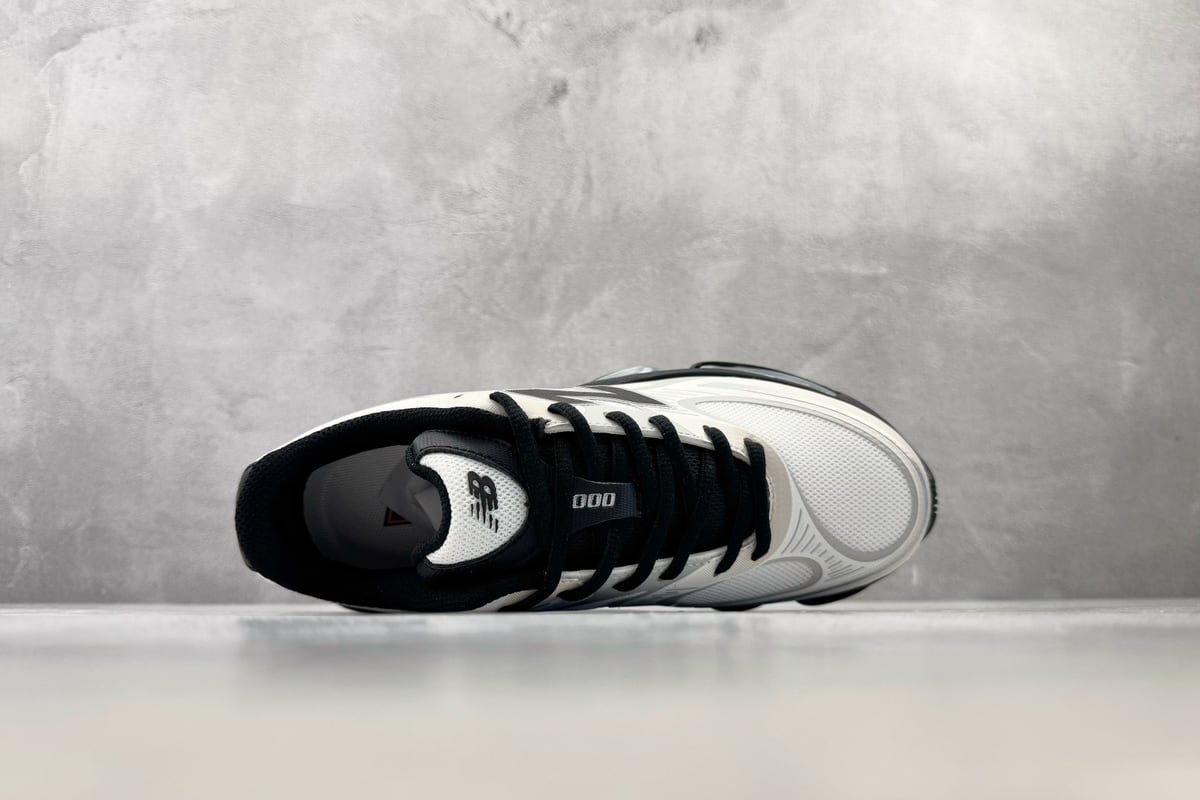 新百伦 New Balance ABZORB 2000 白黑 背面实拍图