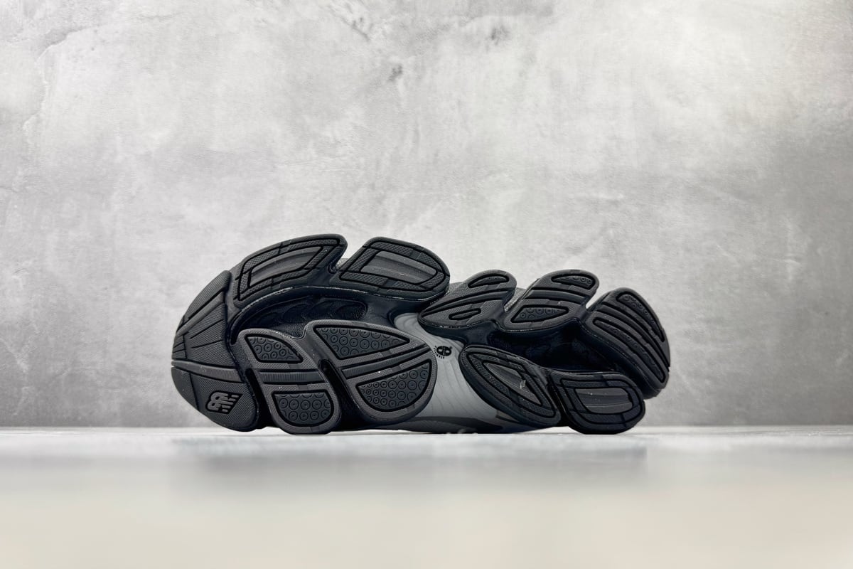 新百伦 New Balance ABZORB 2000 白黑 鞋头实拍图