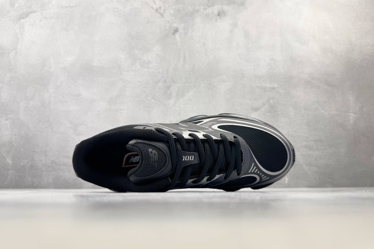 新百伦 New Balance ABZORB 2000 黑灰白 背面实拍图