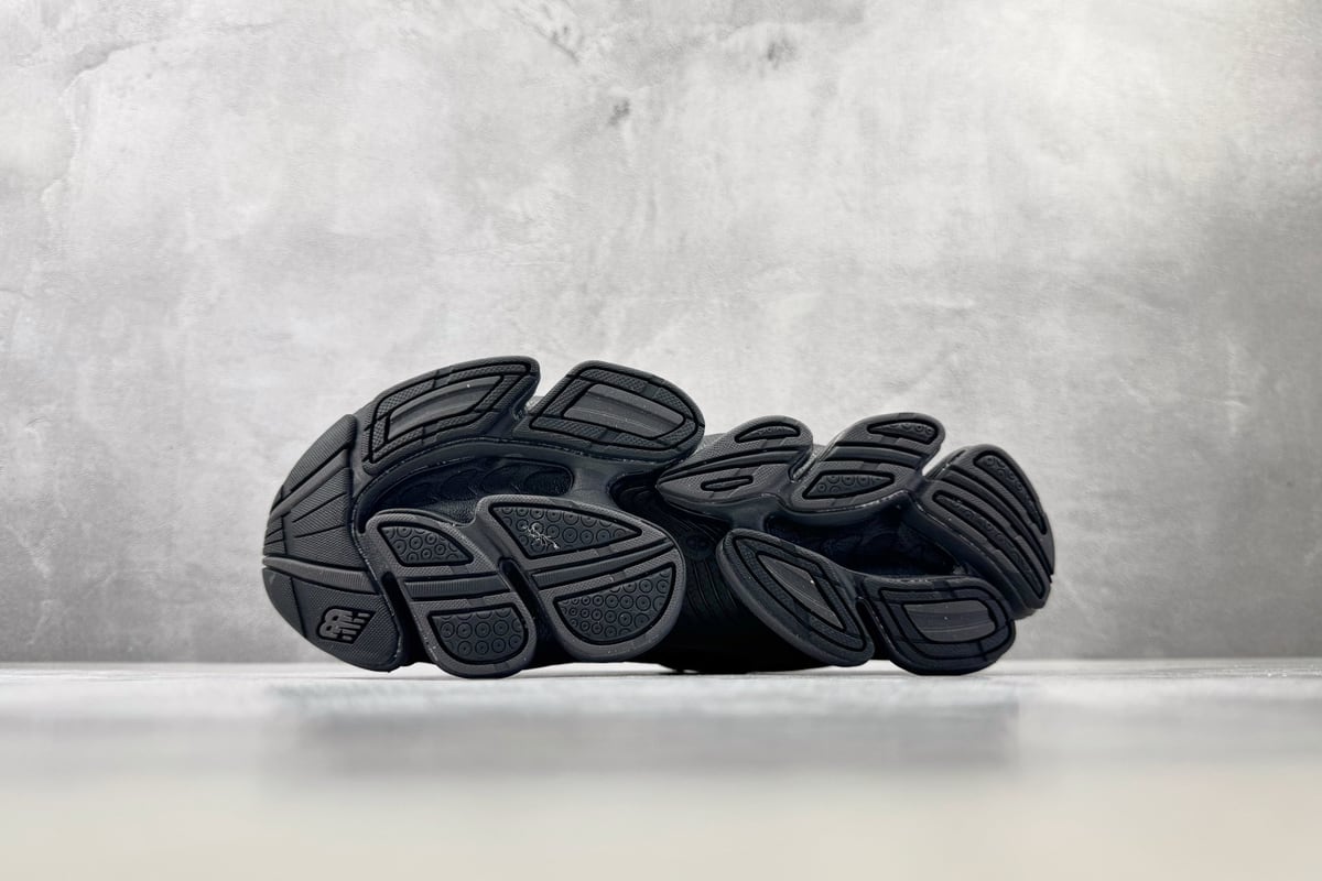 新百伦 New Balance ABZORB 2000 黑灰白 鞋头实拍图