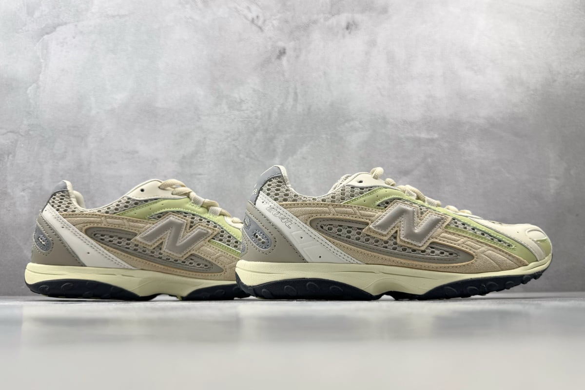 新百伦 New Balance 204L 米绿 鞋底实拍图