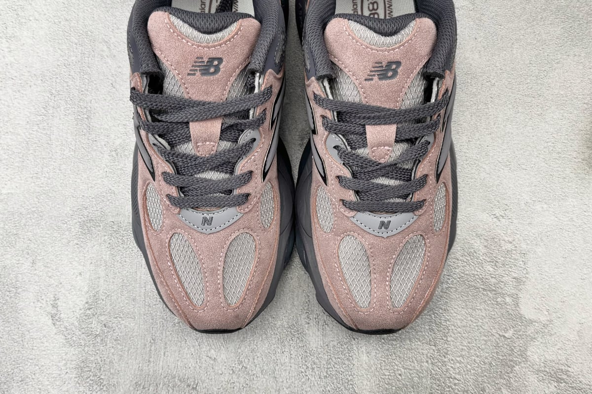 新百伦 New Balance NB 983 棕红 鞋标实拍图