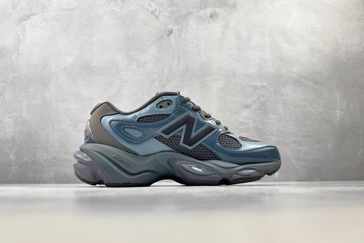 新百伦 New Balance NB 983 棕蓝黑 侧面实拍图