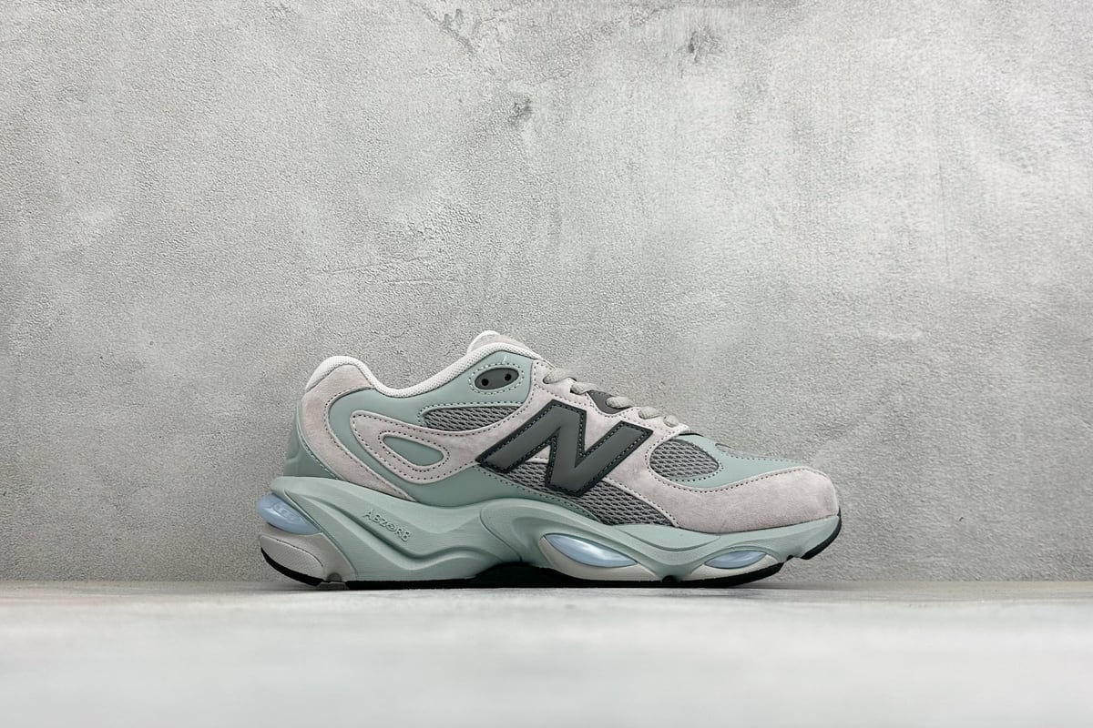 新百伦 New Balance 983系列 新百伦 复古休闲运动慢跑鞋 白黑 侧面实拍图