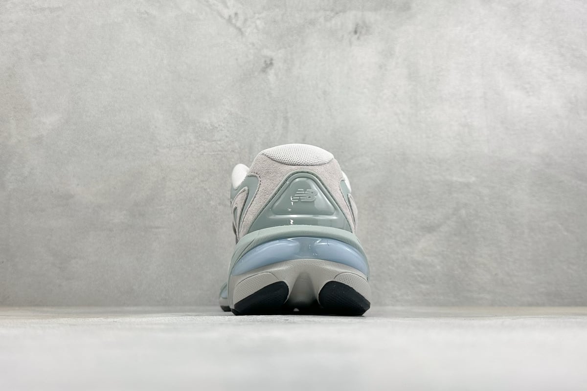 新百伦 New Balance 983系列 新百伦 复古休闲运动慢跑鞋 白黑 鞋底实拍图