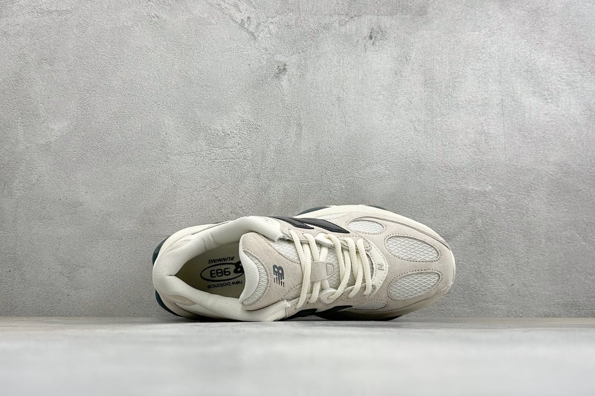 新百伦 New Balance 983系列 新百伦 复古休闲运动慢跑鞋 白 背面实拍图