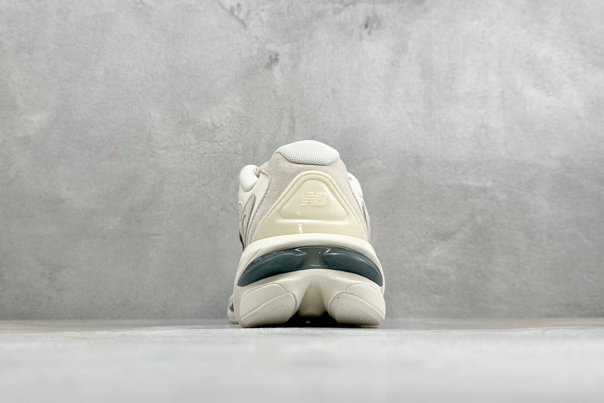 新百伦 New Balance 983系列 新百伦 复古休闲运动慢跑鞋 白 鞋底实拍图